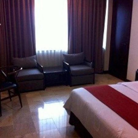 Mitra Bandung Hotel Esterno foto