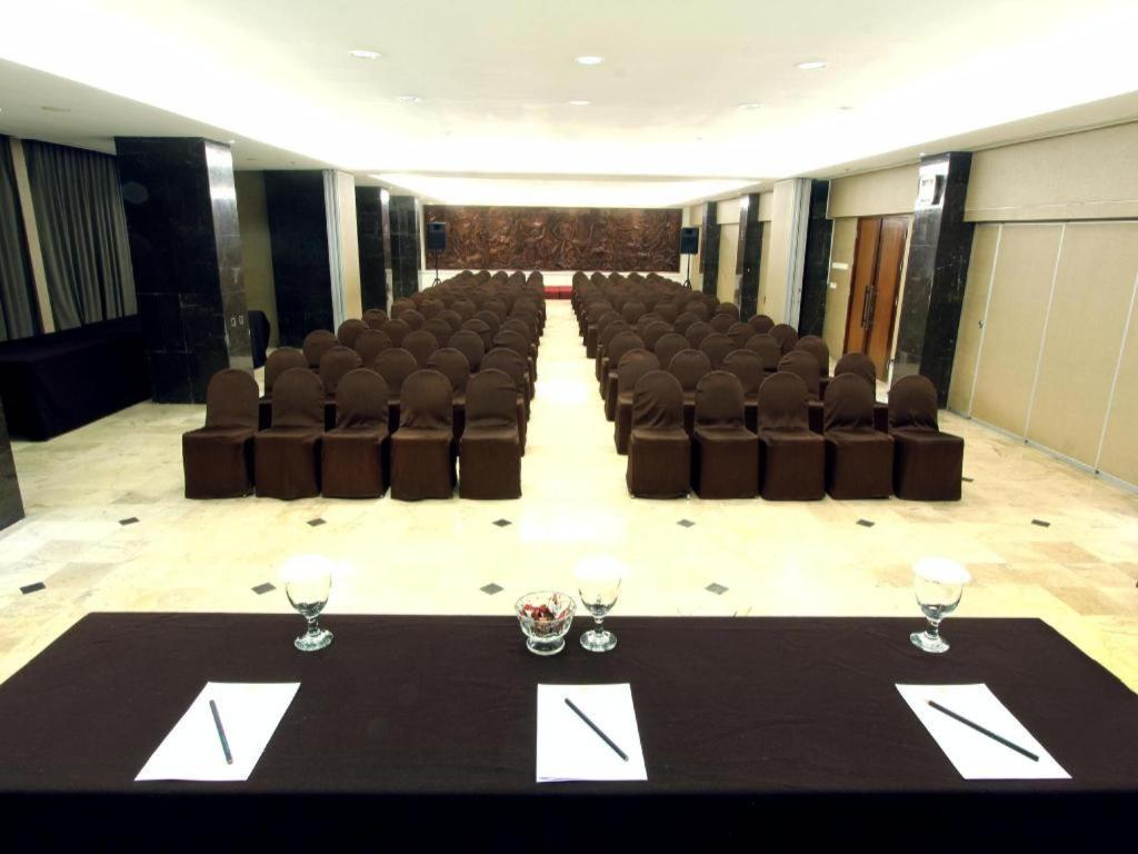 Mitra Bandung Hotel Esterno foto