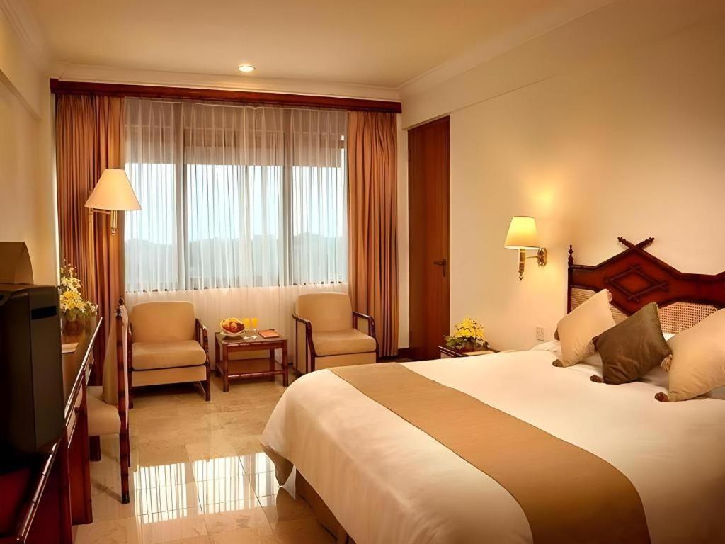 Mitra Bandung Hotel Esterno foto
