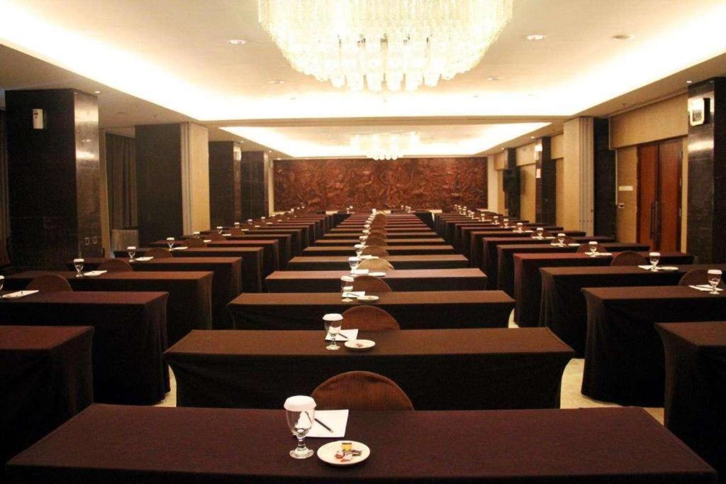 Mitra Bandung Hotel Esterno foto