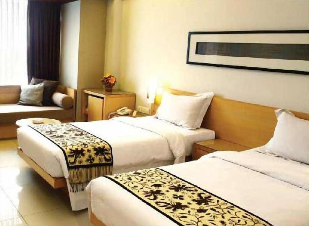 Mitra Bandung Hotel Esterno foto