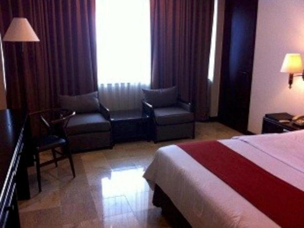 Mitra Bandung Hotel Esterno foto