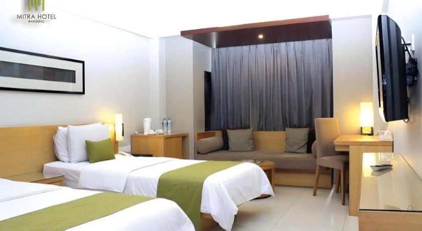 Mitra Bandung Hotel Esterno foto