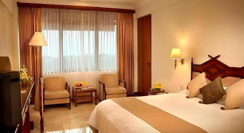 Mitra Bandung Hotel Esterno foto
