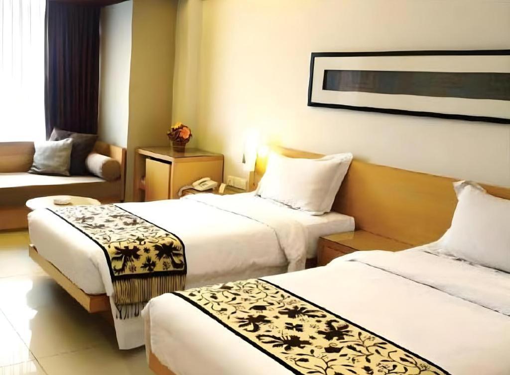 Mitra Bandung Hotel Esterno foto