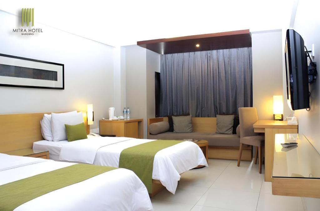 Mitra Bandung Hotel Esterno foto