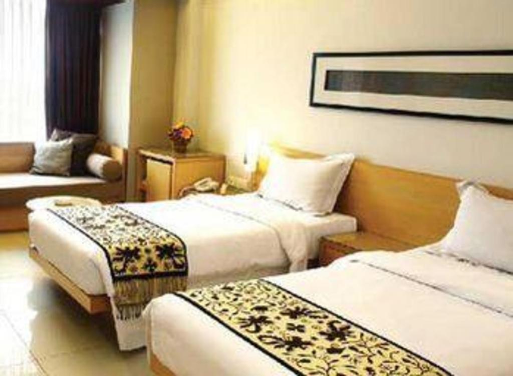 Mitra Bandung Hotel Esterno foto